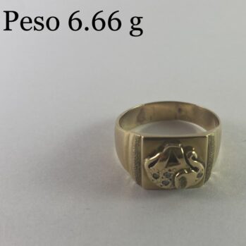 Anillo con diseño de circones