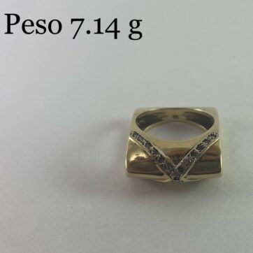 Anillo con diseño de circones
