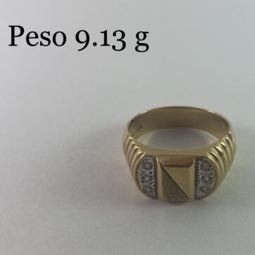 Anillo con diseño de circones