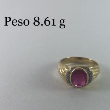 Anillo con diseño de circones y piedra rosada