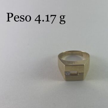 Anillo con diseño de cuadrado y circón