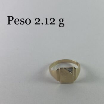 Anillo con diseño de cuadrado y circón