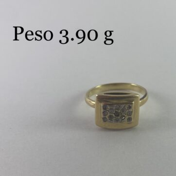 Anillo con diseño de circones