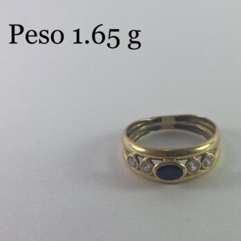 Anillo con diseño de circones y piedra azul