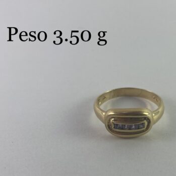 Anillo con diseño de circones