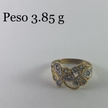 Anillo con diseño de tréboles de circones