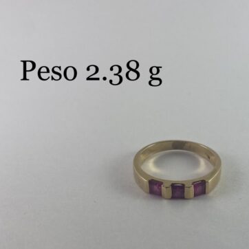 Anillo con diseño de tres circones rosados