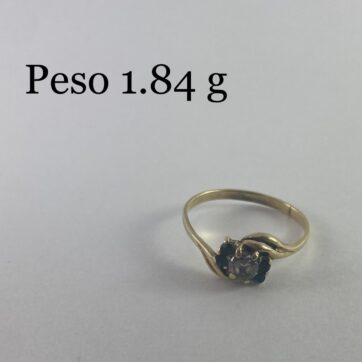 Anillo con diseño de circones