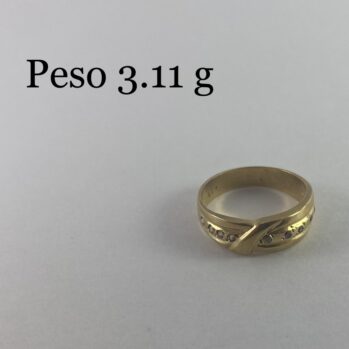 Anillo con diseño de circones