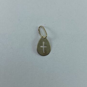 Dije con diseño de cruz