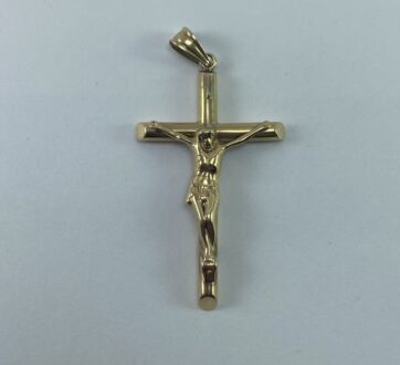 Dije con diseño de crucifijo
