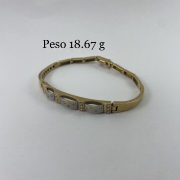 Brazalete con diseño plateado con circones