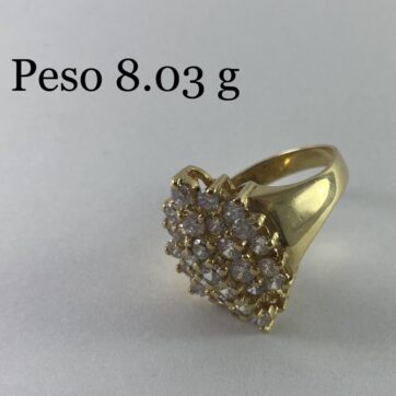 Anillo con diseño de circones