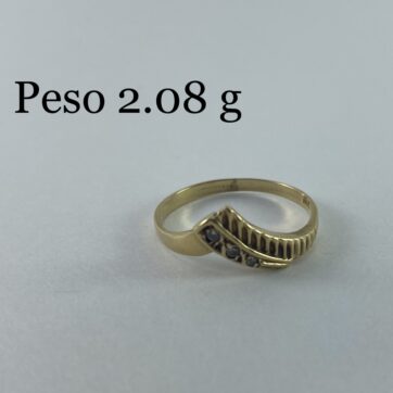 Anillo con diseño de circones