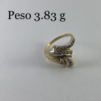Anillo con diseño de corazón circones