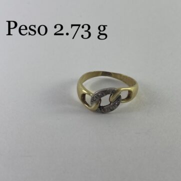 Anillo con diseño de circones