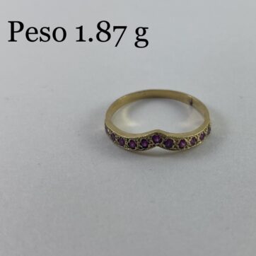 Anillo con diseño de circones