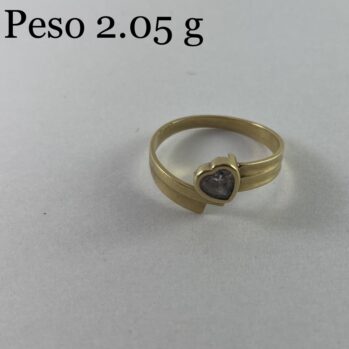 Anillo con diseño de corazón de circón
