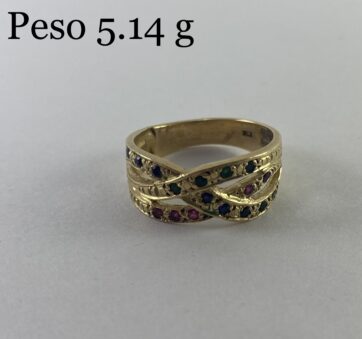 Anillo con diseño de circones